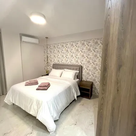 Iris Ii Λειβαδιά